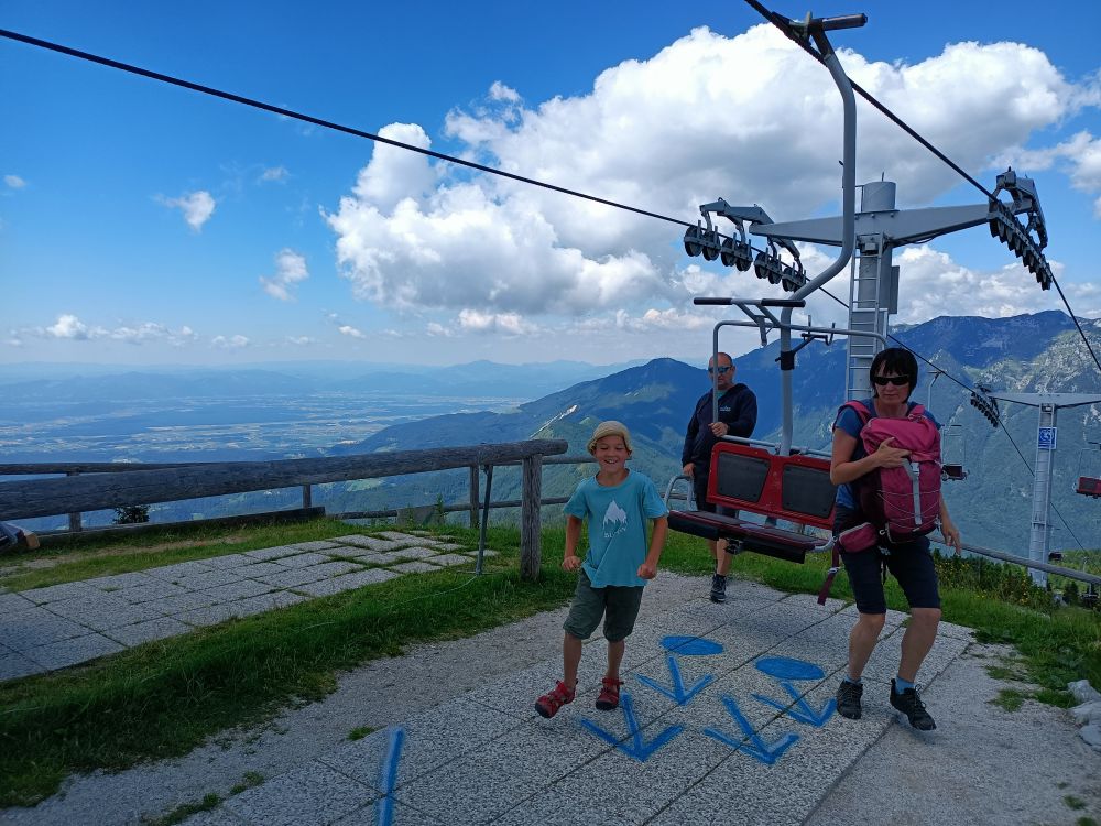 Sedačková lanovka na Velikou Planinu ve Slovinsku