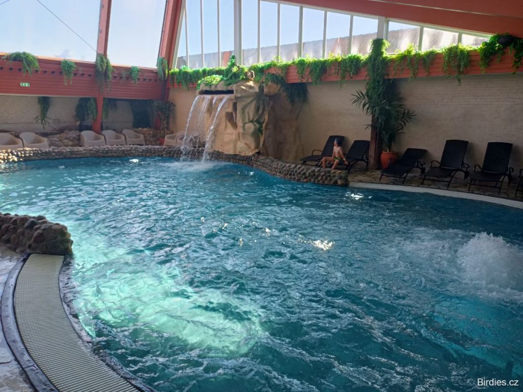 kemp Hvidbjerg Strand Feriepark - aquapark Badeland bazén s vodopádem