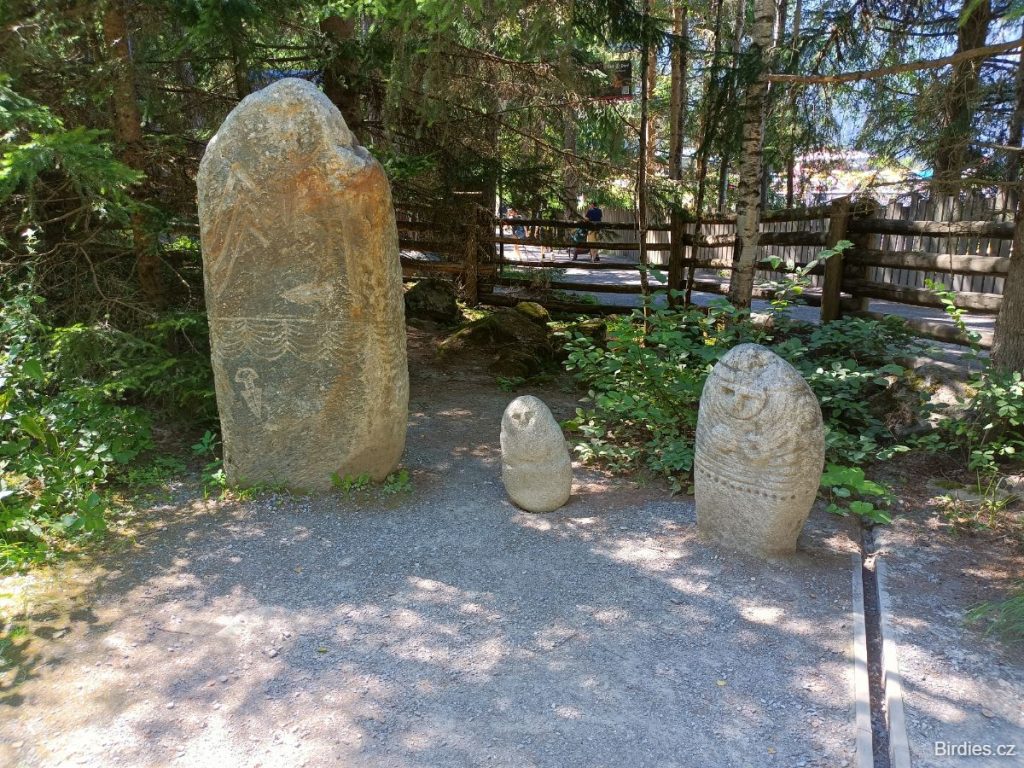 Ötzi Dorf - menhiry